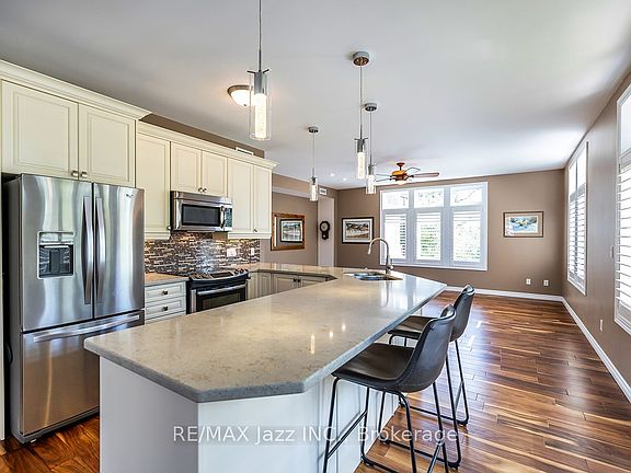 2nd image of 29 Lakewood Cres #111