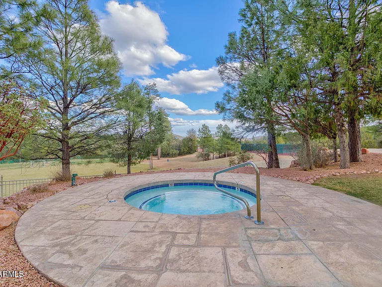 805 N Grapevine Cir — Photo 33