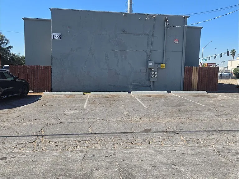 1388 E Desert Inn Rd #2 — Photo 23