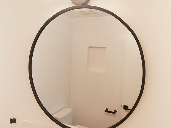 4th image of 2204 Strongs Dr APT 2