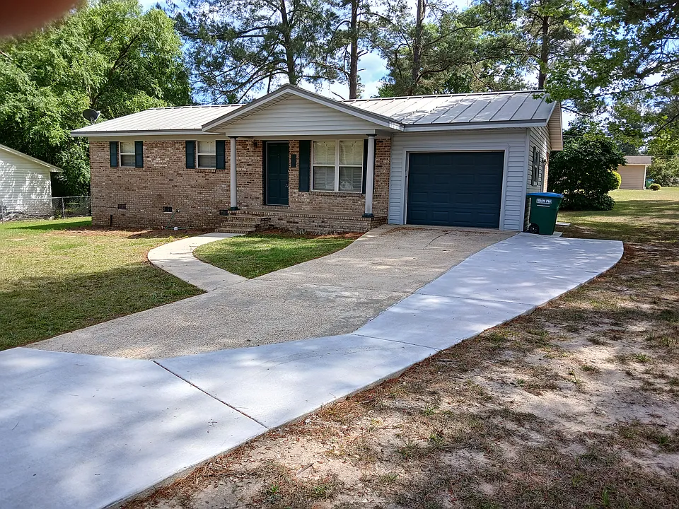 140 Horseshoe Dr