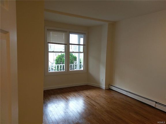 4th image of 174 Myrtle Ave #B