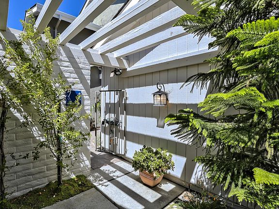 3rd image of 7 Admiralty Pl