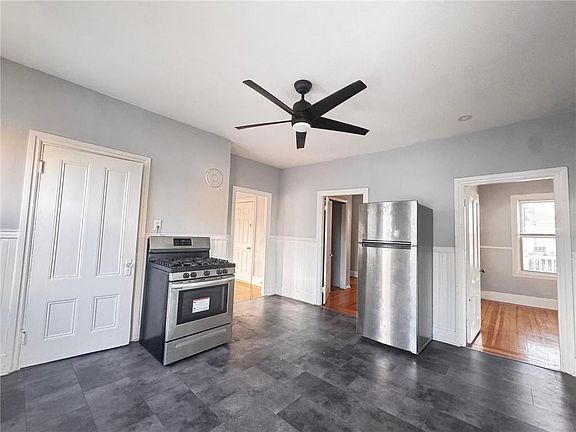 2nd image of 72 Courtland St Floor 2