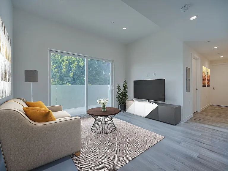 5122 Maplewood - Luxury Apartments — Photo 10