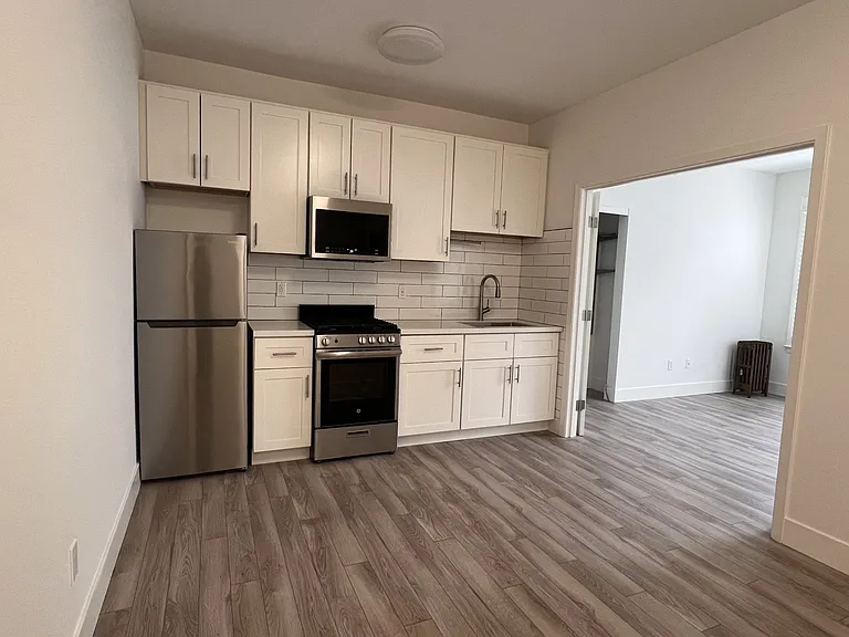 2280 Pine St #204 — Photo 1