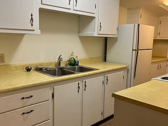 Galley Kitchen Lots of Storage