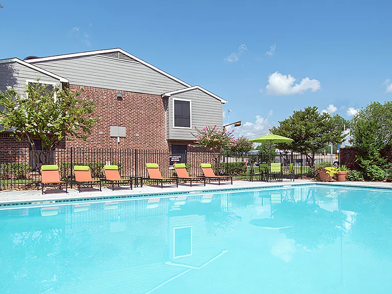 Porterwood Apartments — Photo 14