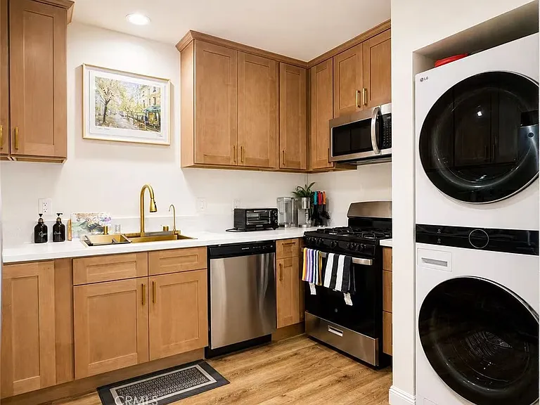 559 E Juanita Ave #B — Photo 2