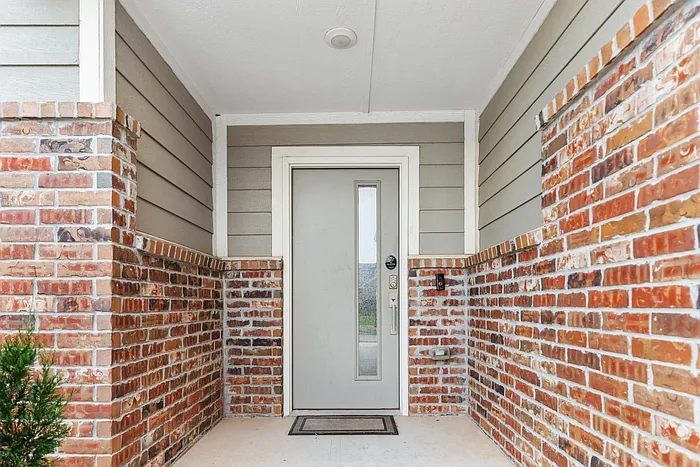 1200 Ridgeway Dr — Photo 3