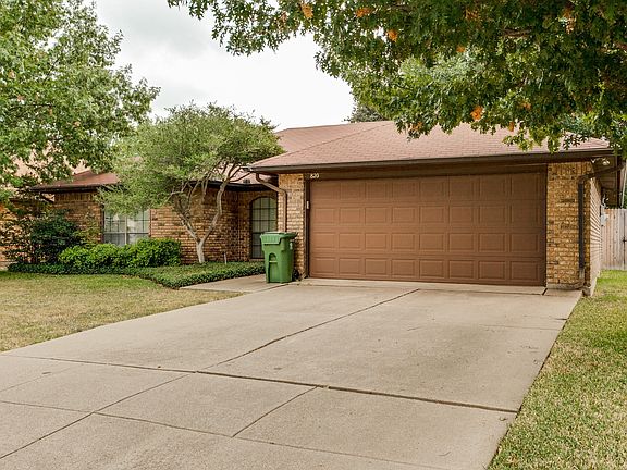 3rd image of 820 Running Creek Dr