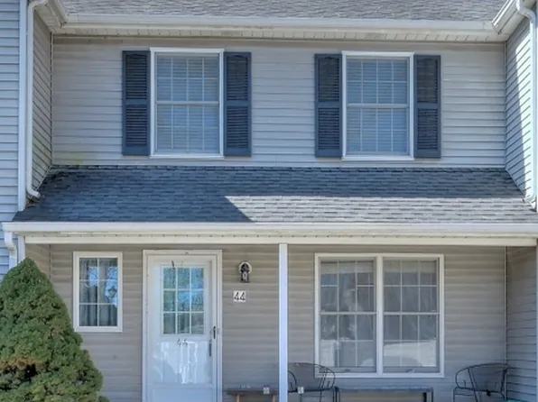 44 Village Ct, Bound Brook Boro, NJ 08805