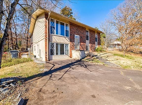 2nd image of 5917 Congress Ln