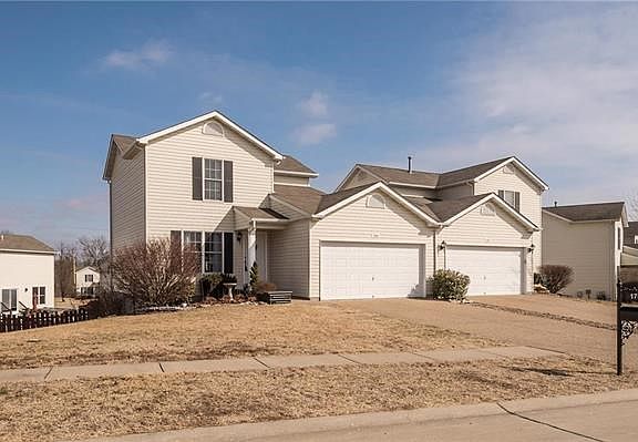 At the end of the street is a cul de sac and an entrance to a walking trail.