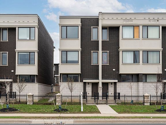 3rd image of 3910 Major Mackenzie Dr