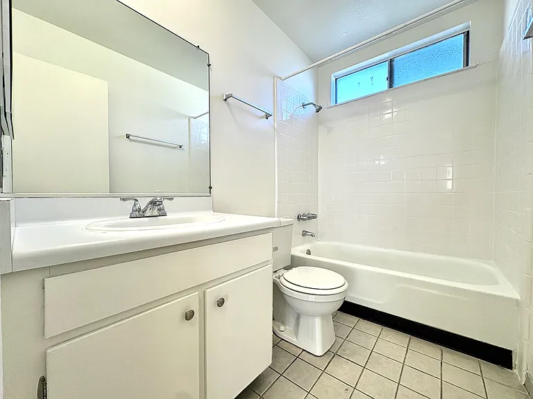 1226 E 7th St #15 — Photo 9