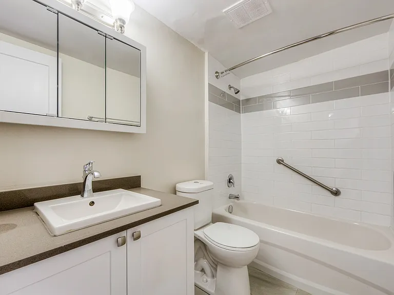 335 Van Horne Ave — Photo 6