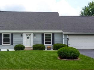 N76W15970 Hunters Ridge Cir, Menomonee Falls, WI 53051