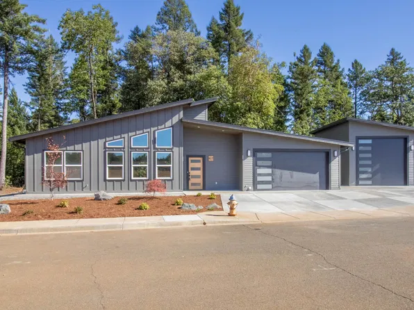 417 Rilynn Ln, Cave Junction, OR 97523