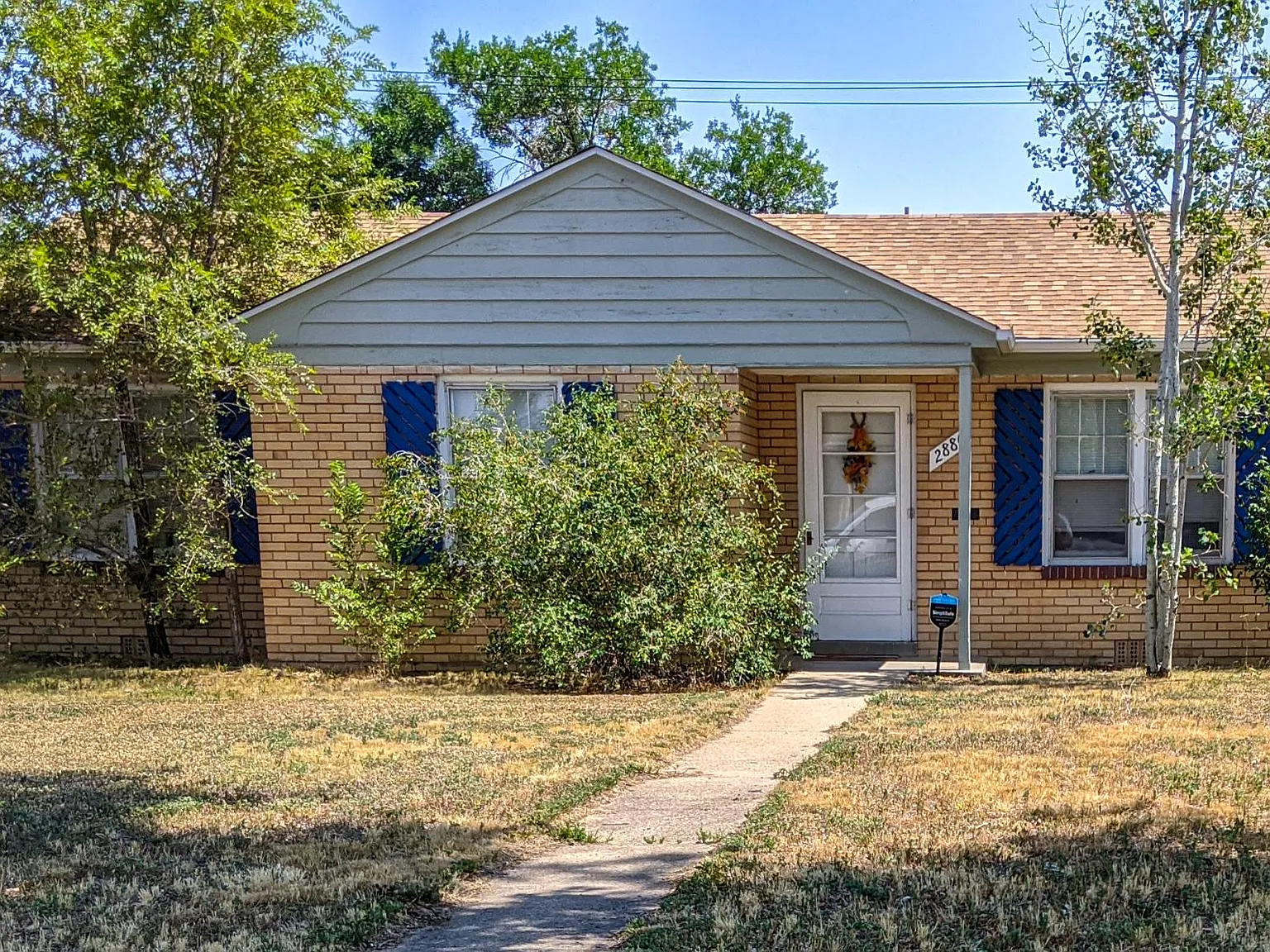 2 bed, 900 sqft, $2,400 — Photo 1