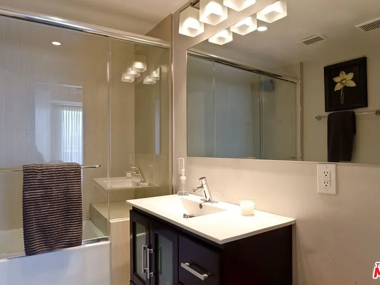 7250 Franklin Ave #901 — Photo 38