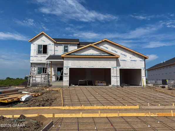 461 Wren Dr, Grand Forks, ND 58201