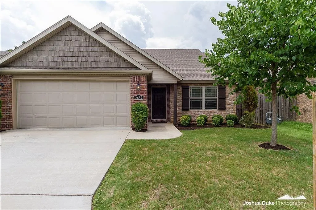 3 bed, 1426 sqft, $1,695 — Photo 1
