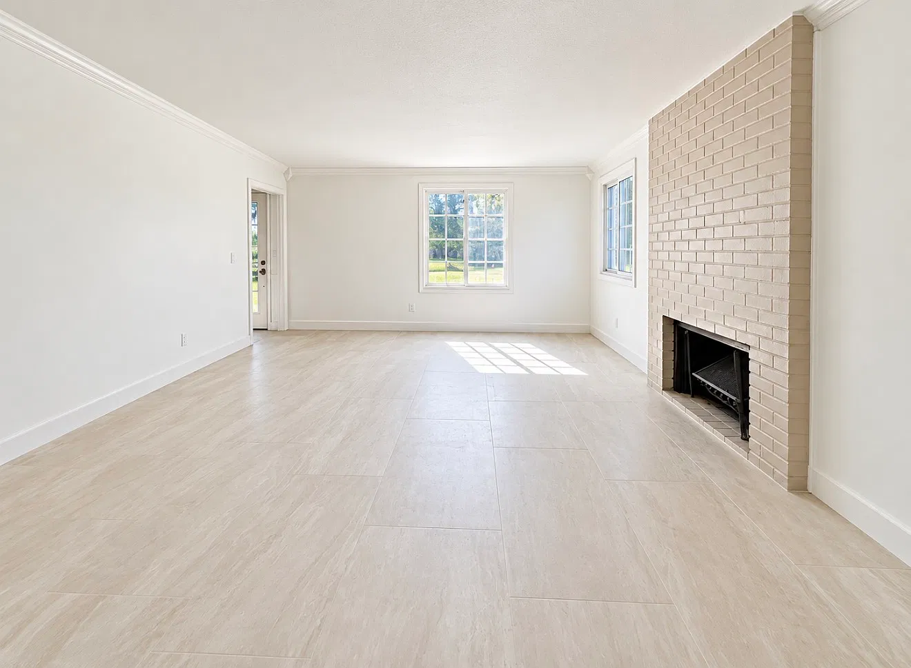 5 bed, 2563 sqft, $6,000 — Photo 2