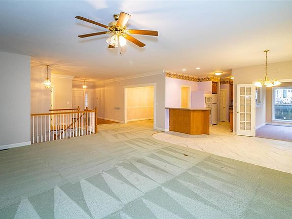 4th image of 842 Clay Ave