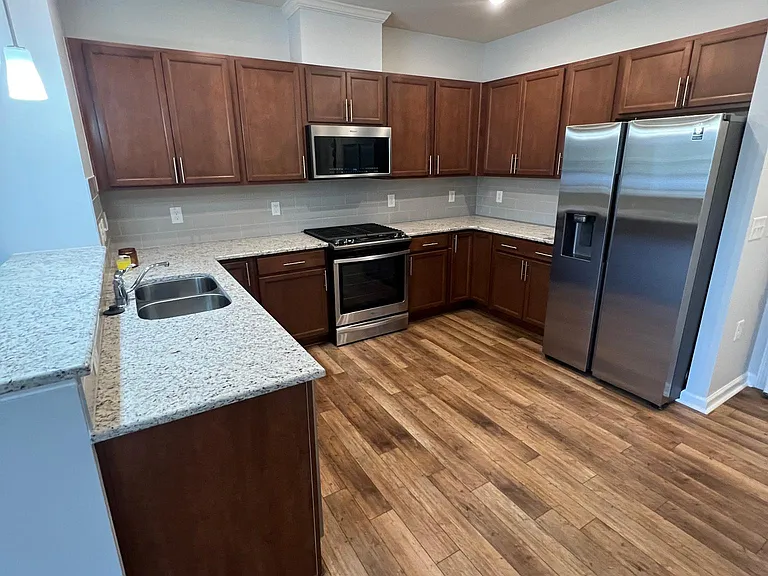 1407 Merrion Ave — Photo 3