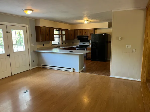345 Berry Farm Rd, Staunton, VA 24401