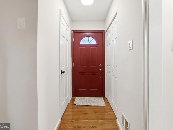 5th image of 3922 Tynewick Dr #10