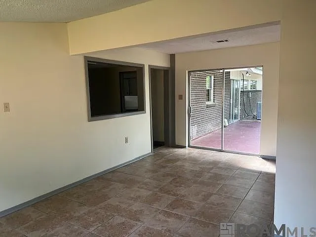 2464 Kensington Dr — Photo 27