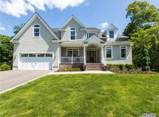 95 Elm St, Bayport, NY 11705