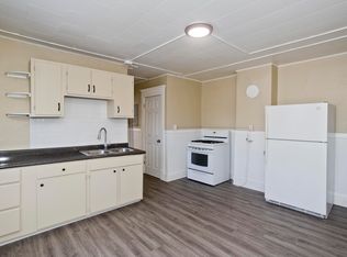 1196 Grattan St #2R, Chicopee, MA 01013