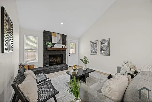 16043 Stoneham Cir — Photo 1