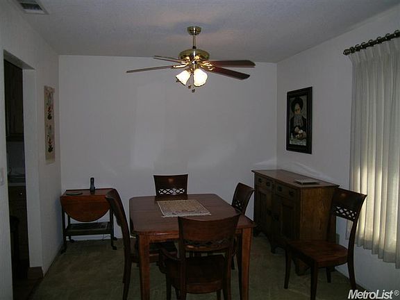 3rd image of 912 W El Camino Ave