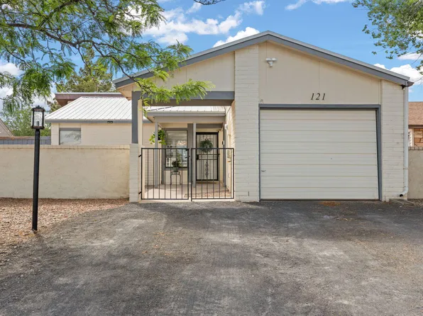 121 Pearl Dr NE, Rio Rancho, NM 87124