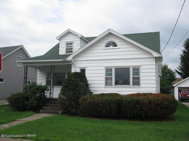 1st image of 104 Roosevelt St