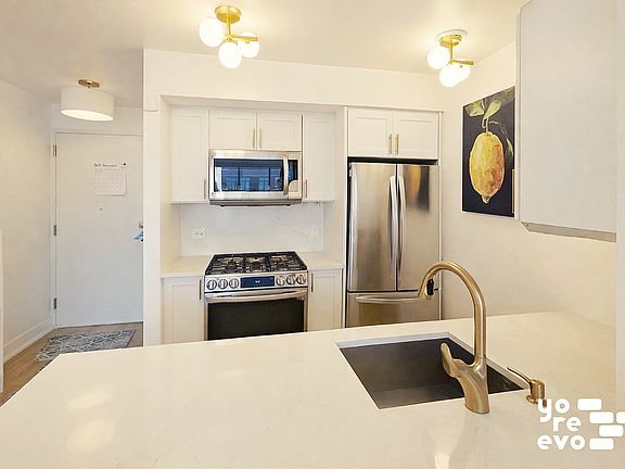 4th image of 350 W 42nd St APT 22C