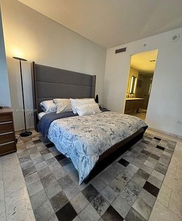 5th image of 88 SW 7th St APT 805