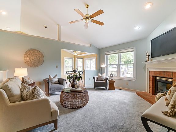 2nd image of 1486 Woodside Dr