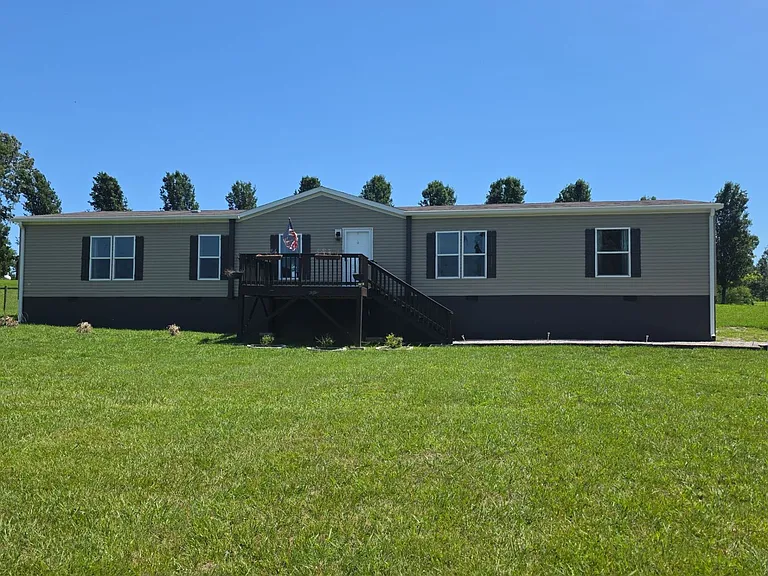 175 Oak Ln — Photo 1