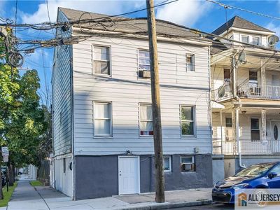 18 Lee Ave, New Brunswick, NJ, 08901