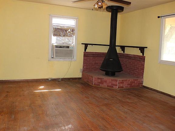 3rd image of 1701 S Commercial Ave