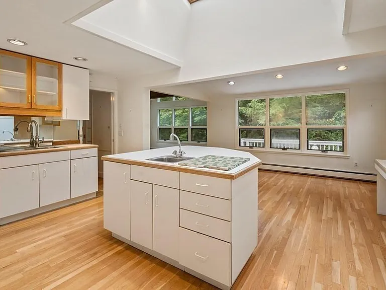 10 Radcliffe Rd — Photo 5