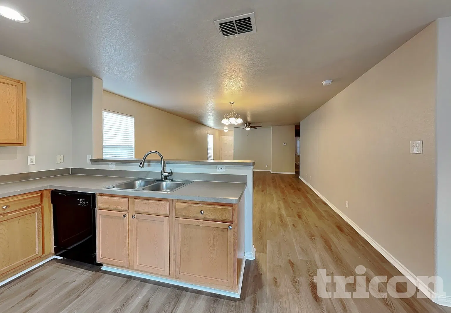 4422 Waldon Pond San Antonio TX — Photo 4