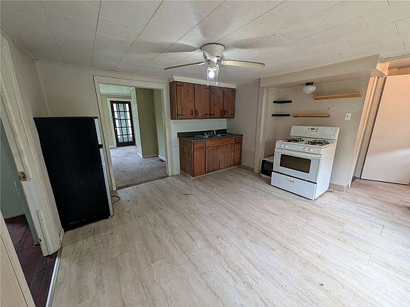 4th image of 106 Sullivan St