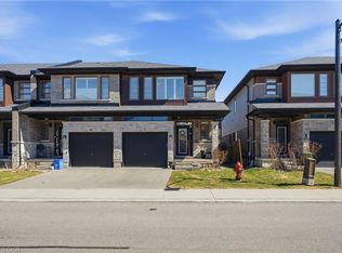30 Times Square Blvd #31, Hamilton, ON L8J 0M1