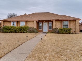 617 Quail Hollow Dr, Mesquite, TX 75150